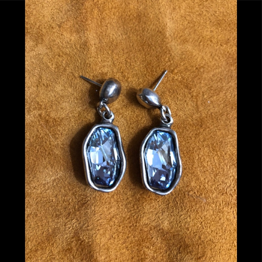 UNOde50 Earrings-EUC